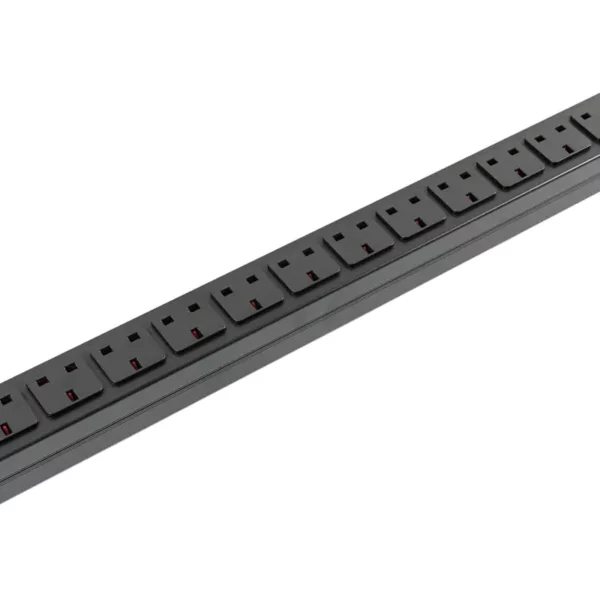 19-Outlet British Vertical Indicator Breaker Switched Rack Pdu